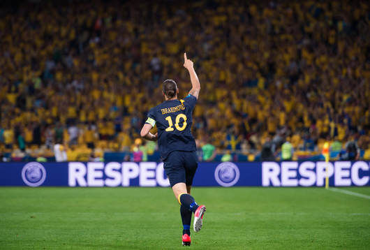 Zlatan Ibrahimovic, Sverige, gör 0-1, jubel mot svenska