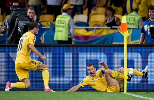 Andriy Shevchenko, Ukraina, gör 1-1, jubel