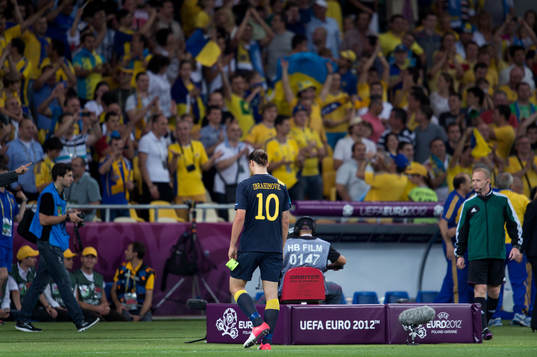 Zlatan Ibrahimovic, Sverige, lämnar arenan