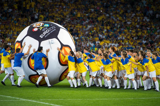 Invigningscermoni av premiärmatchen i Kiev