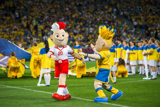 Invigningscermoni av premiärmatchen i Kiev. EM Maskot