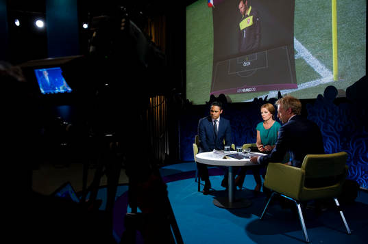 Daniel Nannskog och Johanna Frändén, expertkommentatorer