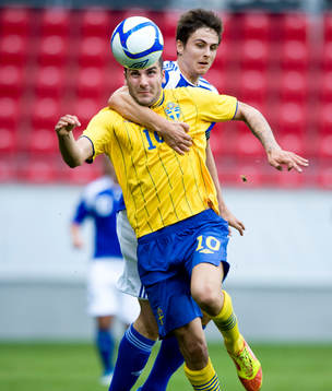 2-målsskytten Mikael Ishak, Sverige stoppas av Tero