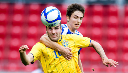 2-målsskytten Mikael Ishak, Sverige stoppas av Tero