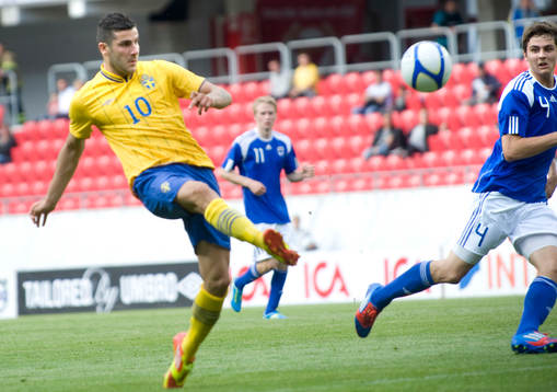 1-0 Mikael Ishak, Sverige