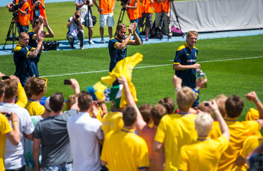 Öppen träning för de svenska fansen på Dynamo Stadion.