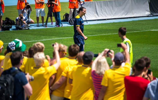 Öppen träning för de svenska fansen på Dynamo Stadion.