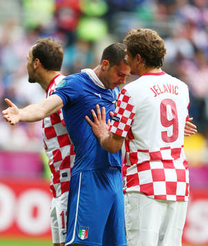 Thiago Motta, Italien och Nikica Jelavic, Kroatien, ryker