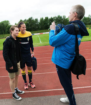 Staffan Stjernholm, presschef, Sverige, fotograferar Lotta