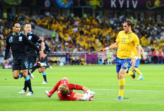 Joe Hart, målvakt, England, stoppar ett läge från en