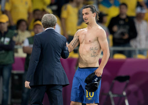 Zlatan Ibrahimovic, Sverige, hälsar på Englands