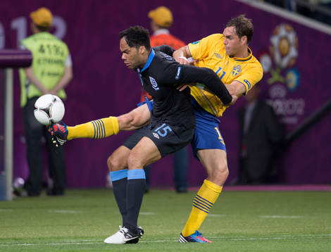 Johan Elmander, Sverige. Joleon Lescott, England