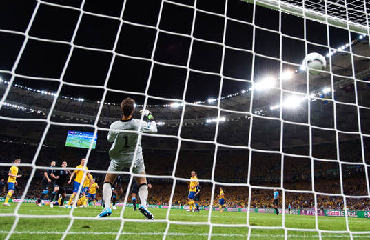 Andreas Isaksson, målvakt, Sverige, släpper in 2-2