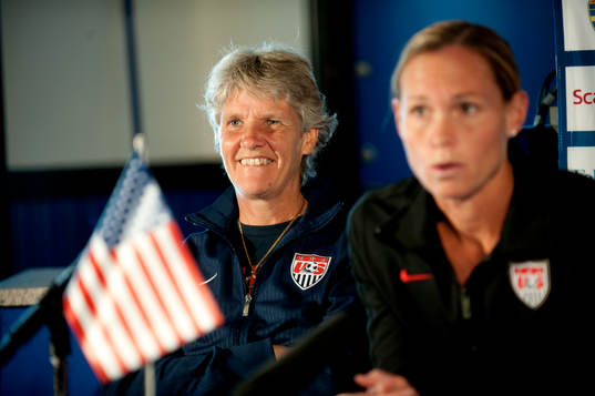 Pia Sundhage, Förbundskapten och Christie Rampone, USA