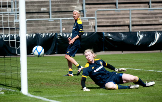 Caroline Seger och Hedvig Lindahl, målvakt