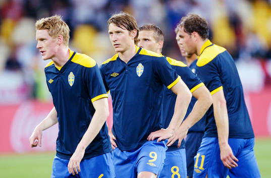 Kim Källström, Sverige, värmer upp