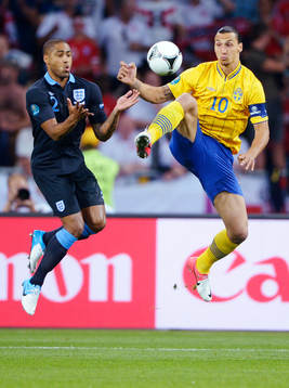 Glen Johnson, England, och Zlatan Ibrahimovic, Sverige, i
