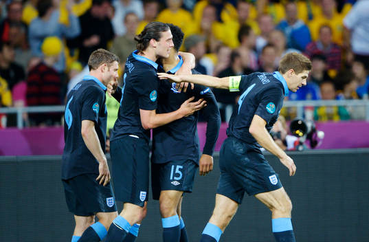 Andy Carroll, England, kramas om