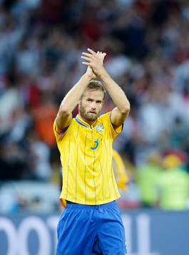 Olof Mellberg, Sverige, tackar fansen när han lämnar