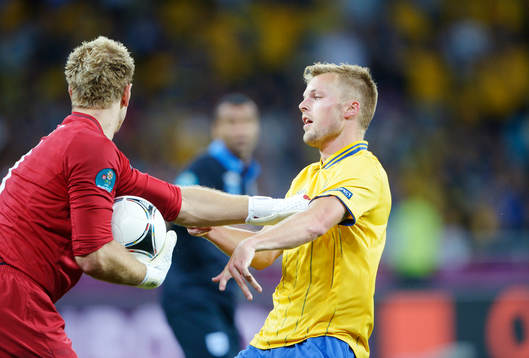 Joe Hart, målvakt, England, trycker till Sebastian