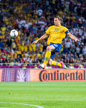 Zlatan Ibrahimovic, Sverige laddar för skott i luften