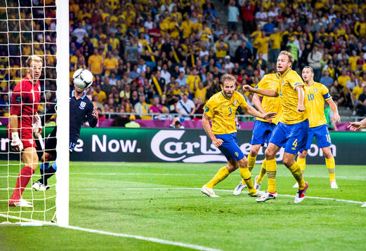Olof Mellberg, Sverige nickar in 2-1