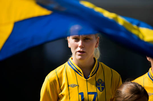 Lisa Dahlkvist, Sverige