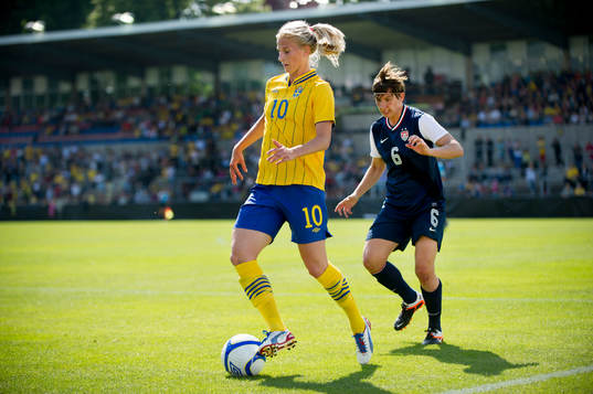 Sofia Jakobsson, Sverige, Amy LePeilbet, USA