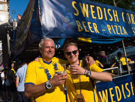 Glenn Hysén med svensk supporter på Swedish Corner i