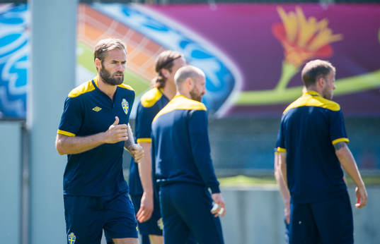 Sveriges sista träning i EM. Olof Mellberg