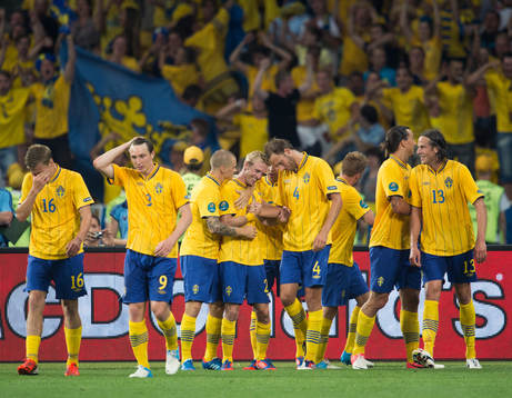 Sebastian Larsson, Sverige, gör 2-0, jubel