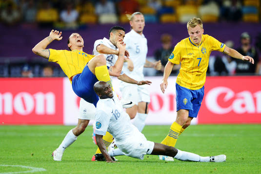 Alou Diarra och Gaël Clichy, Frankrike, tacklar Zlatan