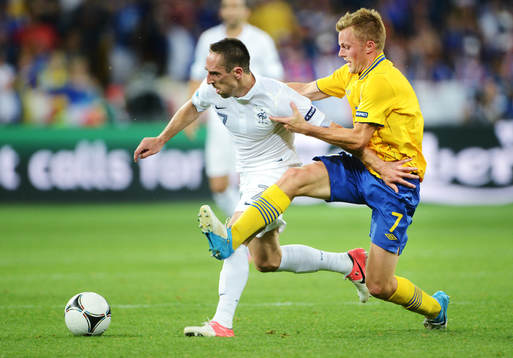Franck Ribery, Frankrike, utmanas av Sebastian Larsson,