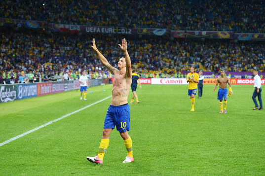 Zlatan Ibrahimovic, Sverige, jublar mot de svenska fansen