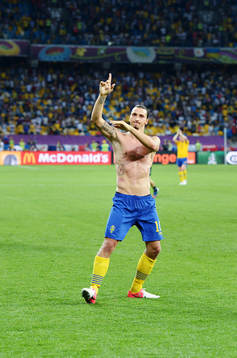 Zlatan Ibrahimovic, Sverige, jublar mot de svenska fansen