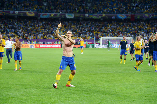 Zlatan Ibrahimovic, Sverige, jublar mot de svenska fansen