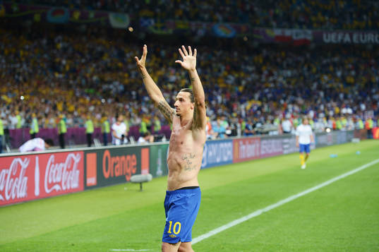 Zlatan Ibrahimovic, Sverige, jublar mot de svenska fansen