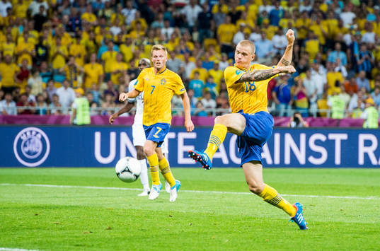 Samuel Holmén, Sverige skjuter