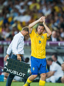 Anders Svensson tackar för sig när han byts ut