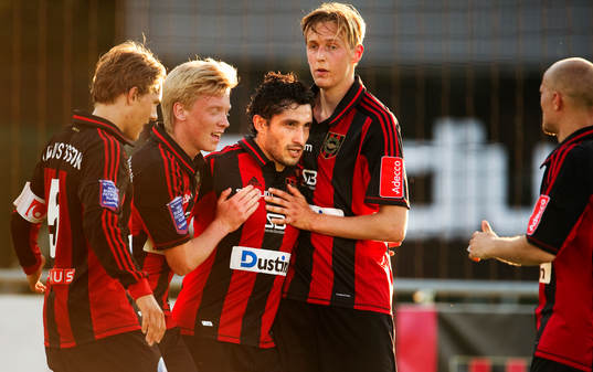 Pablo Pinones Arce, Brommapojkarna, gratuleras till sitt