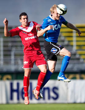 Jones Kusi Asare, Assyriska, och Johnny Lundberg, Halmstad,