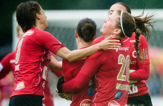 3-1 Johanna Rasmussen, Kristianstad, jubel med Katrin
