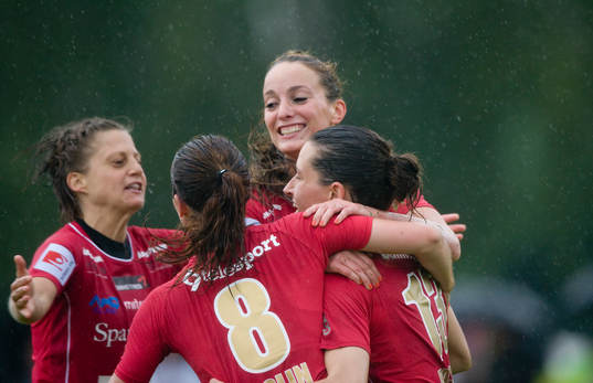 1-1 Johanna Rasmussen, Kristianstad, jubel med  Kosovare
