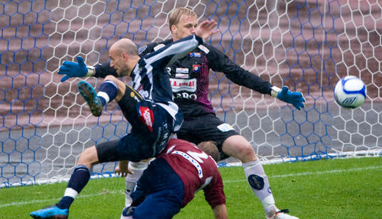 Peter Abrahamsson, Örgryte räddar framför Enes