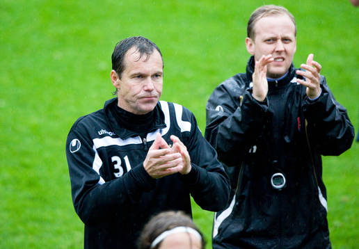 Hans Prytz och Jonas Karlén, tränare, Örgryte, tackar