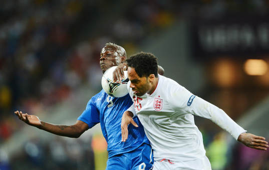 Mario Baotelli, Italien och Joleon Lescott, England
