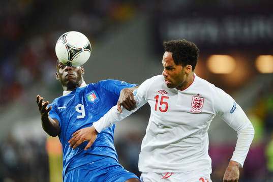 Mario Baotelli, Italien och Joleon Lescott, England