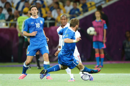 Riccardo Montolivo, Italien och Ashley Cole, England