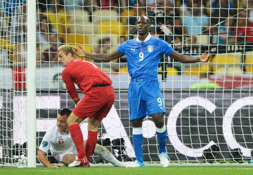 Mario Balotelli, Italien och Joe, Hart, målvakt, England