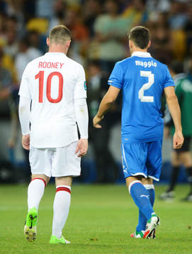Wayne Rooney, England och Christian Maggio, Italien